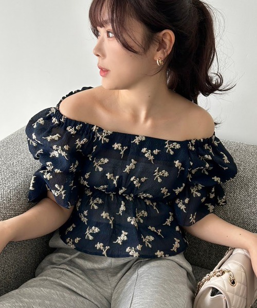 one after another NICE CLAUP（ワンアフターアナザーナイスクラップ）の「2way/3Dアソートオフショルブラウス（シャツ/ブラウス・レディース・ホワイト/ピンク/ネイビー・FREE）」の3枚目の写真