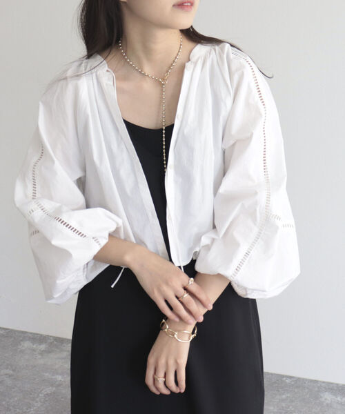 fredy emue(フレディエミュ)の「【fredyemueフレディエミュ】レースボリュームボレロシャツ(シャツ/ブラウス・レディース・ブラック/オフホワイト・38)」の2枚目の写真