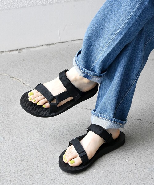 Teva（テバ）の「Teva: UNIVERSAL SLIDE スライド サンダル（サンダル・レディース・ブラック/ベージュ系その他・23/25/24）」の2枚目の写真