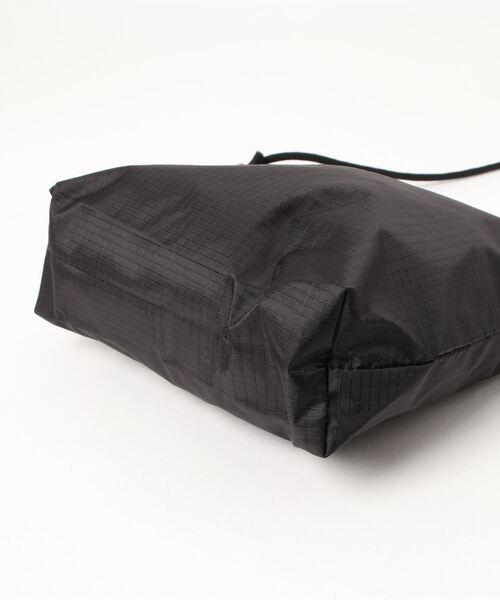 United Athle(ユナイテッドアスレ)の「ライトナイロン リップストップ サコッシュ 142001(ショルダーバッグ・メンズ・オフホワイト/オリーブ/サンドベージュ/ネイビー/ブラック/ブルー/ミント/オレンジ・FREE)」の9枚目の写真