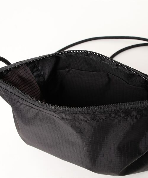 United Athle(ユナイテッドアスレ)の「ライトナイロン リップストップ サコッシュ 142001(ショルダーバッグ・メンズ・オフホワイト/オリーブ/サンドベージュ/ネイビー/ブラック/ブルー/ミント/オレンジ・FREE)」の11枚目の写真