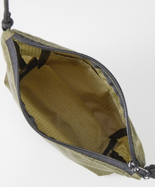 United Athle(ユナイテッドアスレ)の「ライトナイロン リップストップ サコッシュ 142001(ショルダーバッグ・メンズ・オフホワイト/オリーブ/サンドベージュ/ネイビー/ブラック/ブルー/ミント/オレンジ・FREE)」の18枚目の写真