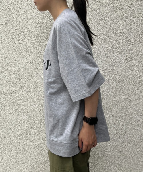 BROKEN BASE(ブロークンベース)の「ヴィンテージ加工ステンシルロゴスウェットT(Tシャツ/カットソー・メンズ・ライトグレー/チャコール・MEDIUM/LARGE)」の9枚目の写真