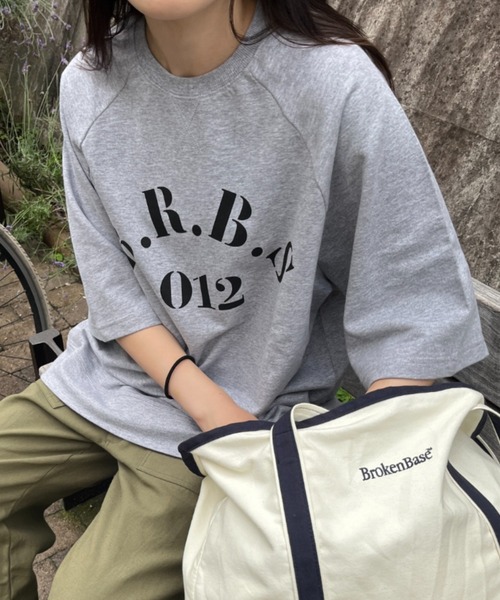 BROKEN BASE(ブロークンベース)の「ヴィンテージ加工ステンシルロゴスウェットT(Tシャツ/カットソー・メンズ・ライトグレー/チャコール・MEDIUM/LARGE)」の22枚目の写真