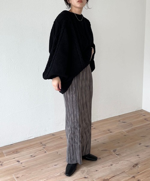 wee9s(ウィークス)の「volume sleeve cable knit / ボリュームスリーブモチモチケーブルニット(ニット/セーター・レディース・ブラック/ホワイト・FREE)」の5枚目の写真