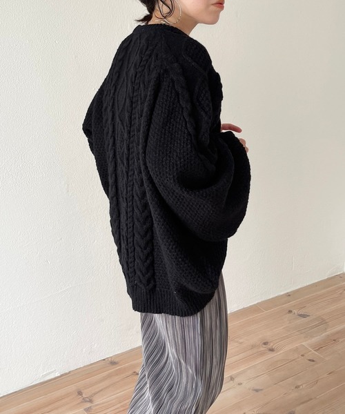 wee9s(ウィークス)の「volume sleeve cable knit / ボリュームスリーブモチモチケーブルニット(ニット/セーター・レディース・ブラック/ホワイト・FREE)」の8枚目の写真