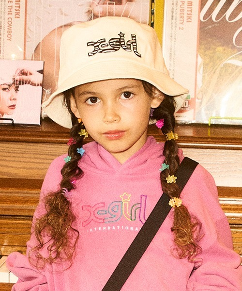 X-girl Stages（エックスガールステージス）の「アニマルロゴバケットハット（キャップ・キッズ・アイボリー/ブラック・S(48-52cm)/M(52-56cm)）」の2枚目の写真