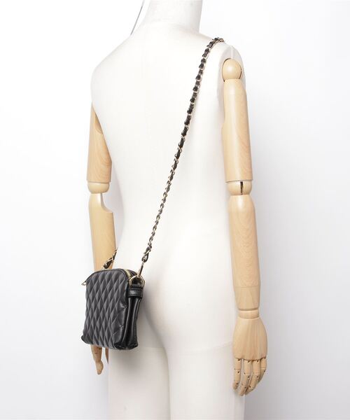 AULENTTI（オウレンティ）の「AULENTTI(オーレンティ) キルティングチェーンBAG（ショルダーバッグ・レディース・ブラック・F）」の5枚目の写真