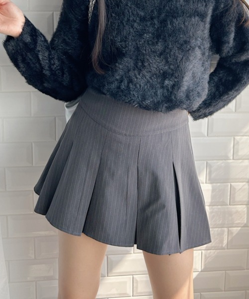 Loueme(ルエム)の「ピンストライプワイドプリーツミニスカパン(スカート・レディース・グレー/ブラック・M/S)」の3枚目の写真