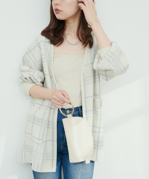 natural couture(ナチュラルクチュール)の「きれいめニットミドル丈コーディガン(カーディガン/ボレロ・レディース・チェック/オフホワイト/グレイッシュベージュ/サックスブルー/ブラック/ブルー・FREE)」の6枚目の写真
