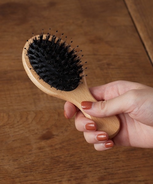 BIRTHDAY BAR（バースデイバー）の「OPTATUM スカルプブラシ（ヘアブラシ・レディース・ベージュ・フリー）」の2枚目の写真