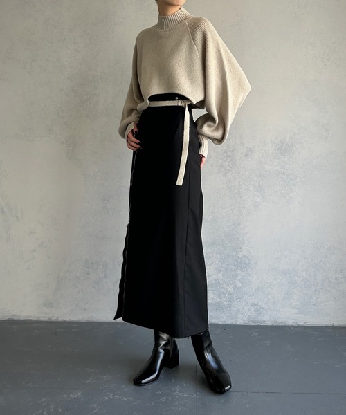 &g'aime(アンジェム)の「【&g'aime】カーブデザインウエストベルトセーター(ニット/セーター・レディース・ブラック/グレイッシュベージュ/ブルー・FREE)」の14枚目の写真