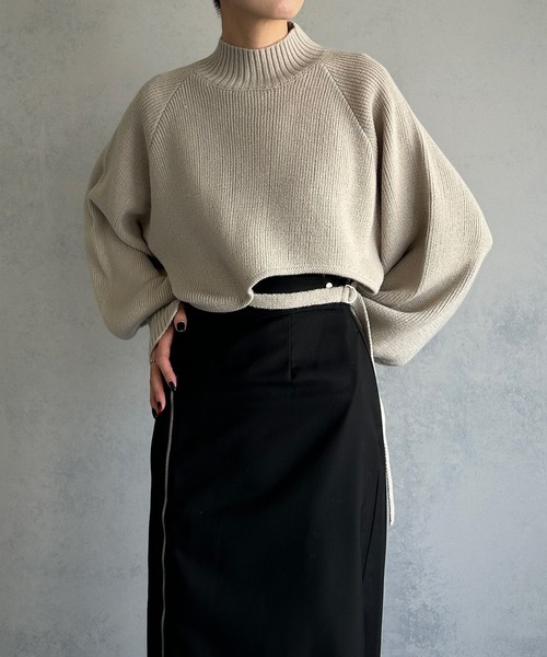 &g'aime(アンジェム)の「【&g'aime】カーブデザインウエストベルトセーター(ニット/セーター・レディース・ブラック/グレイッシュベージュ/ブルー・FREE)」の9枚目の写真