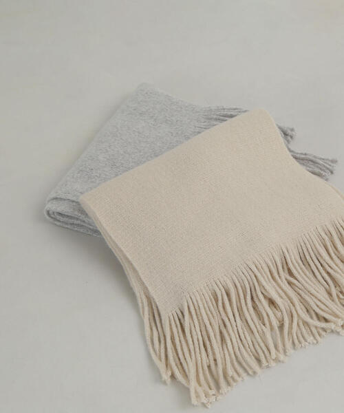 NATURAL BEAUTY BASIC(ナチュラルビューティーベーシック)の「◇【Oggi12月号掲載】フラッフィーラッセルマフラー(ストール/ショール・レディース・オフホワイト/ベージュ・FREE)」の5枚目の写真