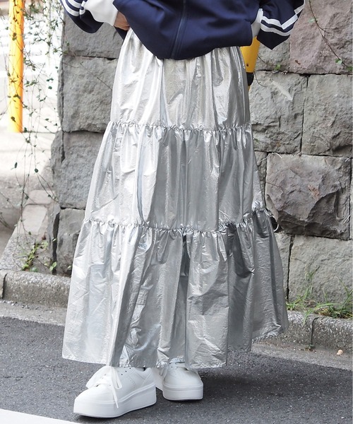 tiptop(ティップトップ)の「【2色展開】メタリックティアードスカート(スカート・レディース・シルバー/ブラック・FREE)」の14枚目の写真