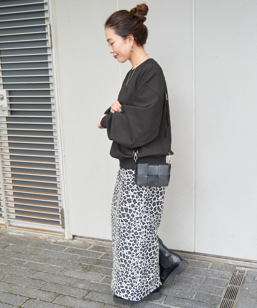 Simplicite（サンプリシテ）の「オーバーサイズ微起毛裏毛プルオーバー（スウェット・レディース・ブラック/ホワイト/ピンク/ブルー・FREE）」の6枚目の写真