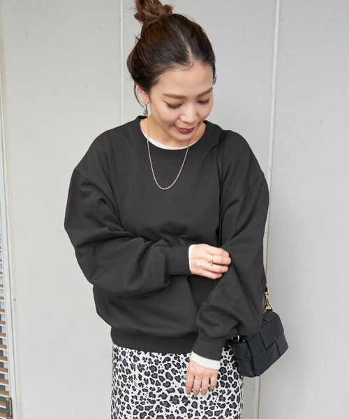 Simplicite（サンプリシテ）の「オーバーサイズ微起毛裏毛プルオーバー（スウェット・レディース・ブラック/ホワイト/ピンク/ブルー・FREE）」の8枚目の写真