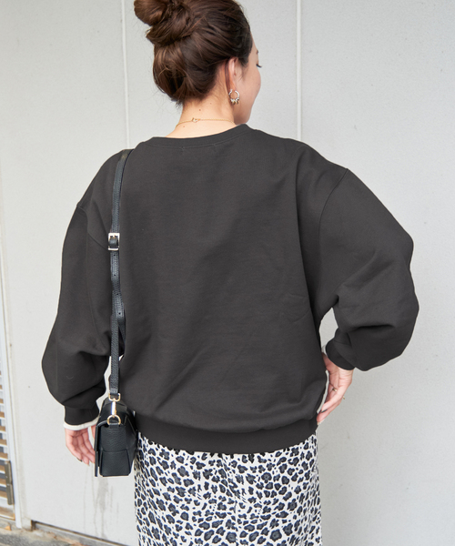 Simplicite（サンプリシテ）の「オーバーサイズ微起毛裏毛プルオーバー（スウェット・レディース・ブラック/ホワイト/ピンク/ブルー・FREE）」の10枚目の写真