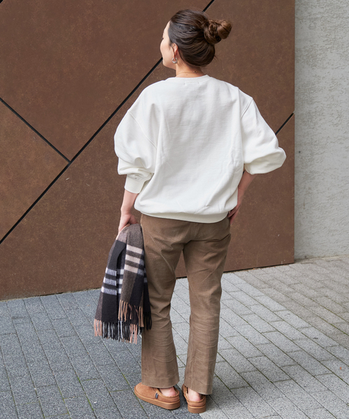 Simplicite（サンプリシテ）の「オーバーサイズ微起毛裏毛プルオーバー（スウェット・レディース・ブラック/ホワイト/ピンク/ブルー・FREE）」の16枚目の写真