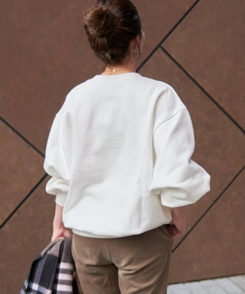 Simplicite（サンプリシテ）の「オーバーサイズ微起毛裏毛プルオーバー（スウェット・レディース・ブラック/ホワイト/ピンク/ブルー・FREE）」の19枚目の写真