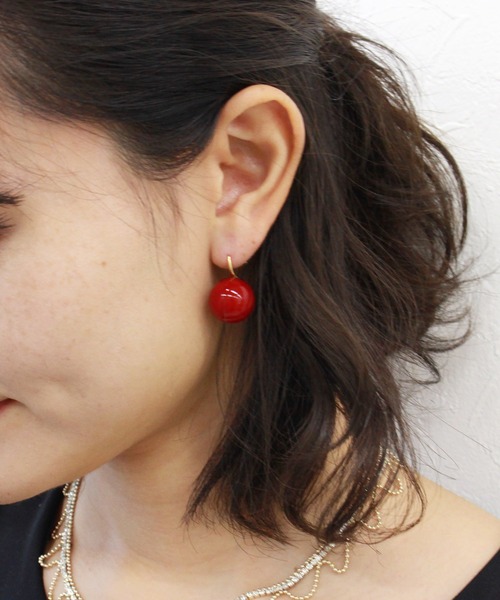 Three Four Time（ｽﾘｰﾌｫｰﾀｲﾑ）の「16㎜フックピアス【結婚式/フォーマル/デイリー】（ピアス（両耳用）・レディース・レッド/ホワイト・FREE）」の7枚目の写真