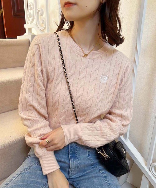 one after another NICE CLAUP（ワンアフターアナザーナイスクラップ）の「ワンポイント刺しゅうケーブルニット（ニット/セーター・レディース・ネイビー/グレー/レッド/オフホワイト/ピンク・FREE）」の4枚目の写真