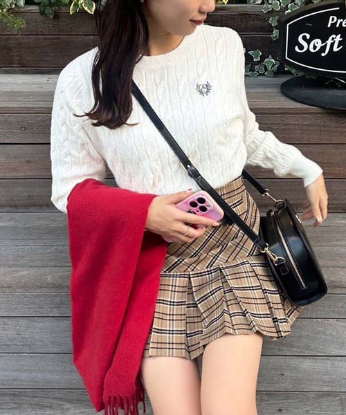 one after another NICE CLAUP（ワンアフターアナザーナイスクラップ）の「ワンポイント刺しゅうケーブルニット（ニット/セーター・レディース・ネイビー/グレー/レッド/オフホワイト/ピンク・FREE）」の9枚目の写真