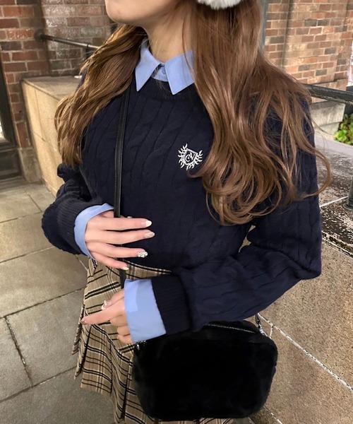 one after another NICE CLAUP（ワンアフターアナザーナイスクラップ）の「ワンポイント刺しゅうケーブルニット（ニット/セーター・レディース・ネイビー/グレー/レッド/オフホワイト/ピンク・FREE）」の10枚目の写真