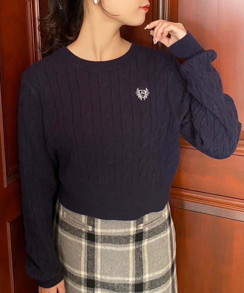 one after another NICE CLAUP（ワンアフターアナザーナイスクラップ）の「ワンポイント刺しゅうケーブルニット（ニット/セーター・レディース・ネイビー/グレー/レッド/オフホワイト/ピンク・FREE）」の6枚目の写真