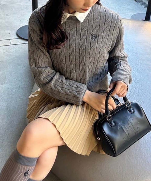 one after another NICE CLAUP（ワンアフターアナザーナイスクラップ）の「ワンポイント刺しゅうケーブルニット（ニット/セーター・レディース・ネイビー/グレー/レッド/オフホワイト/ピンク・FREE）」の22枚目の写真