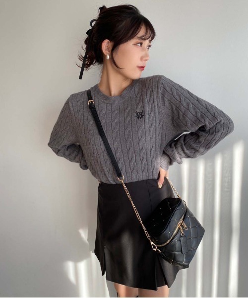 one after another NICE CLAUP（ワンアフターアナザーナイスクラップ）の「ワンポイント刺しゅうケーブルニット（ニット/セーター・レディース・ネイビー/グレー/レッド/オフホワイト/ピンク・FREE）」の8枚目の写真