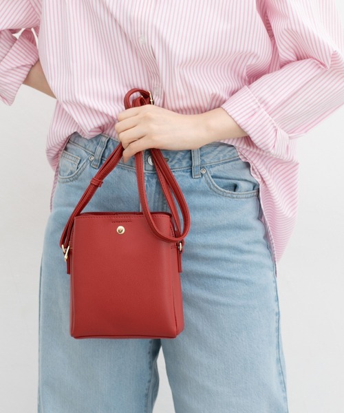 Honeys（ハニーズ）の「軽量両あおりショルダーミニバッグ（ショルダーバッグ・レディース・アイボリー/ブラック/グレイッシュベージュ/シルバー/ライトベージュ/マスタード/レッド・FREE）」の6枚目の写真