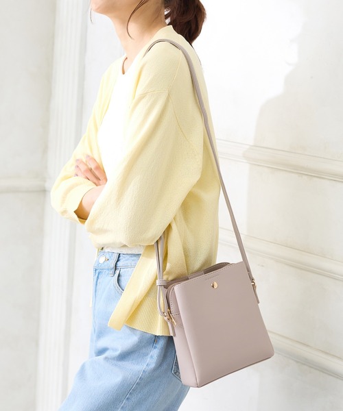 Honeys（ハニーズ）の「軽量両あおりショルダーミニバッグ（ショルダーバッグ・レディース・アイボリー/ブラック/グレイッシュベージュ/シルバー/ライトベージュ/マスタード/レッド・FREE）」の11枚目の写真