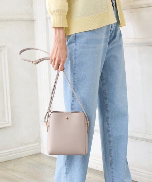 Honeys（ハニーズ）の「軽量両あおりショルダーミニバッグ（ショルダーバッグ・レディース・アイボリー/ブラック/グレイッシュベージュ/シルバー/ライトベージュ/マスタード/レッド・FREE）」の12枚目の写真