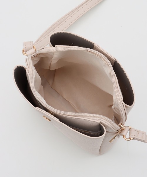 Honeys（ハニーズ）の「軽量両あおりショルダーミニバッグ（ショルダーバッグ・レディース・アイボリー/ブラック/グレイッシュベージュ/シルバー/ライトベージュ/マスタード/レッド・FREE）」の21枚目の写真