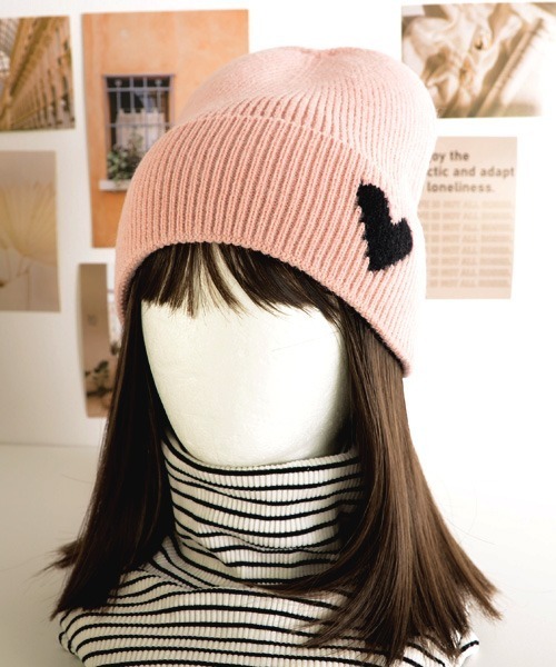 VIBGYOR Women（ヴィブジョー　ウィメン）の「【resonance】ハート　ワンポイント　ニットキャップ　ビーニー（ニットキャップ/ビーニー・レディース・ホワイト/スモークピンク/ライトベージュ/ブラック/ヘザーグレー・FREE）」の5枚目の写真