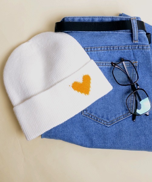 VIBGYOR Women（ヴィブジョー　ウィメン）の「【resonance】ハート　ワンポイント　ニットキャップ　ビーニー（ニットキャップ/ビーニー・レディース・ホワイト/スモークピンク/ライトベージュ/ブラック/ヘザーグレー・FREE）」の7枚目の写真