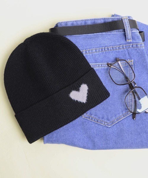 VIBGYOR Women（ヴィブジョー　ウィメン）の「【resonance】ハート　ワンポイント　ニットキャップ　ビーニー（ニットキャップ/ビーニー・レディース・ホワイト/スモークピンク/ライトベージュ/ブラック/ヘザーグレー・FREE）」の6枚目の写真