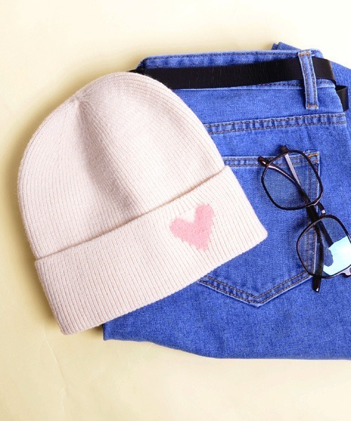 VIBGYOR Women（ヴィブジョー　ウィメン）の「【resonance】ハート　ワンポイント　ニットキャップ　ビーニー（ニットキャップ/ビーニー・レディース・ホワイト/スモークピンク/ライトベージュ/ブラック/ヘザーグレー・FREE）」の10枚目の写真