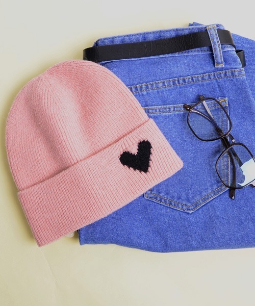 VIBGYOR Women（ヴィブジョー　ウィメン）の「【resonance】ハート　ワンポイント　ニットキャップ　ビーニー（ニットキャップ/ビーニー・レディース・ホワイト/スモークピンク/ライトベージュ/ブラック/ヘザーグレー・FREE）」の9枚目の写真