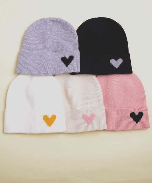 VIBGYOR Women（ヴィブジョー　ウィメン）の「【resonance】ハート　ワンポイント　ニットキャップ　ビーニー（ニットキャップ/ビーニー・レディース・ホワイト/スモークピンク/ライトベージュ/ブラック/ヘザーグレー・FREE）」の11枚目の写真