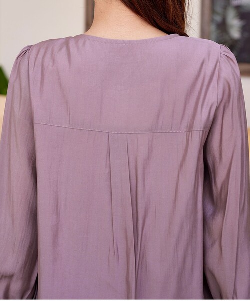 Tiaclasse（ティアクラッセ）の「シアーピンタックブラウス（シャツ/ブラウス・レディース・ピンク/アイボリー/グレー/チャコールグレー・M/L）」の5枚目の写真