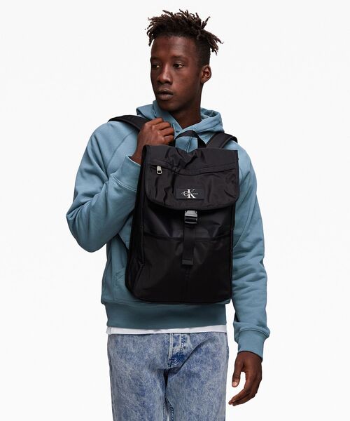 Calvin Klein（カルバン・クライン）の「スクエアフラップ