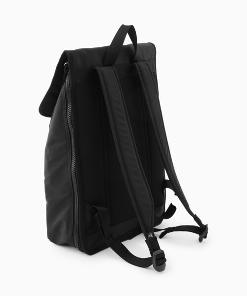 Calvin Klein（カルバン・クライン）の「スクエアフラップ