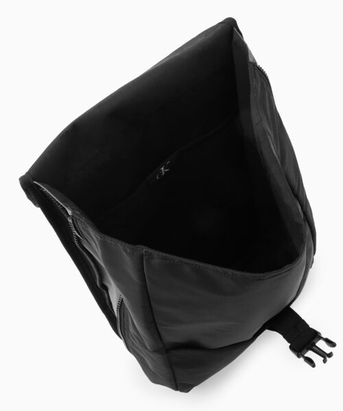 Calvin Klein（カルバン・クライン）の「スクエアフラップ