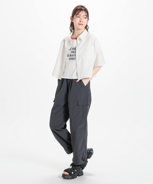 Honeys（ハニーズ）の「ショート丈シャツ（シャツ/ブラウス・レディース・サックスブルー/ホワイト系その他/ホワイト・LL/L/M/S/SS）」の4枚目の写真