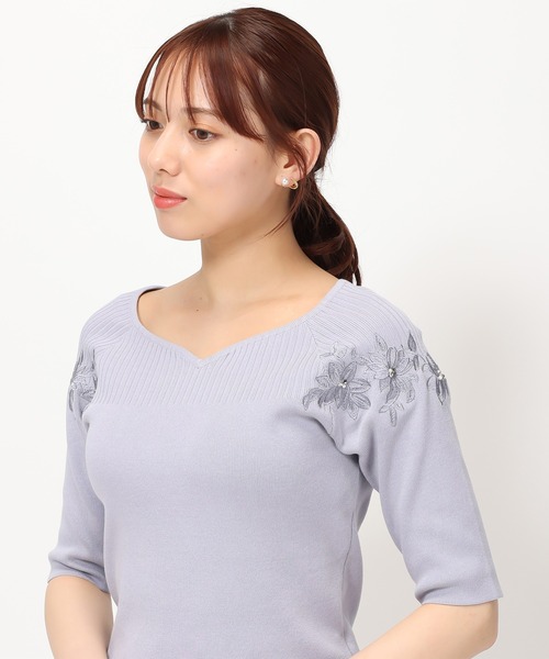 MISCH MASCH（ミッシュマッシュ）の「■2024春夏新作■袖刺繍ハートネックニット/MM418316（ニット/セーター・レディース・ブラック/ベージュ/ブルー/ホワイト・ﾌﾘ-）」の8枚目の写真