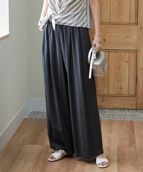 自由区（ジユウク）の「【ウエストゴム・洗える】エアリーツイルワイド パンツ（その他パンツ・レディース・グレー系/サックスブルー系/ベージュ系・44/46）」の2枚目の写真