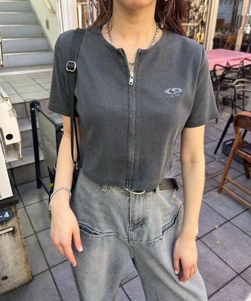 WHO'S WHO gallery（フーズフーギャラリー）の「【SLOPPY/スロッピー】フューチャーロゴジップ半袖TEE（Tシャツ/カットソー・レディース・オフホワイト/グレー/チャコールグレー/ブラック/ライトグレー/ブラック系その他/レッド/ブラック系その他2/グレー系その他/ブラック系その他3/グレー系その他2/ブラウン/ホワイト系その他・FREE）」の17枚目の写真