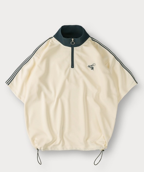 SlashDate(スラッシュデイト)の「ハチ刺繍ワンポイント サイドライン 半袖ハーフジップ/オーバーサイズ(Tシャツ/カットソー・メンズ・クリーム/ブルー/ブラック/グレイッシュベージュ・M/L)」の3枚目の写真